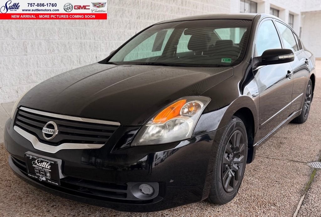 2007 Nissan Altima 3.5 SE in Black — front three-quarter view